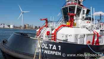 Eerste elektrische sleepboot van Europa ligt in Antwerpse haven: “Tot twaalf uur lang emissievrij rondvaren”