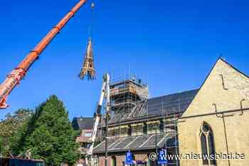 Spectaculair tafereel in Sint-Truiden: kraan tilt torenspits van middeleeuwse kerk