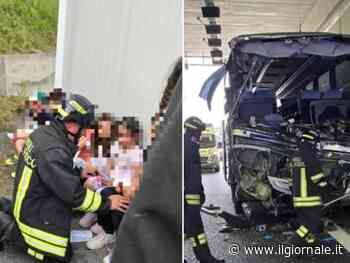 Lomazzo, incidente in galleria tra scuolabus e tir: coinvolti anche bambini. Morta maestra