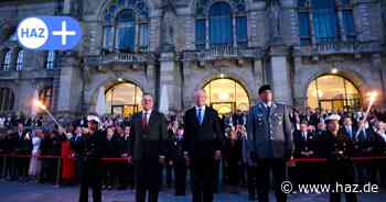Hannover: Feierlich mit Fackelträgern: So lief die Serenade für Stephan Weil