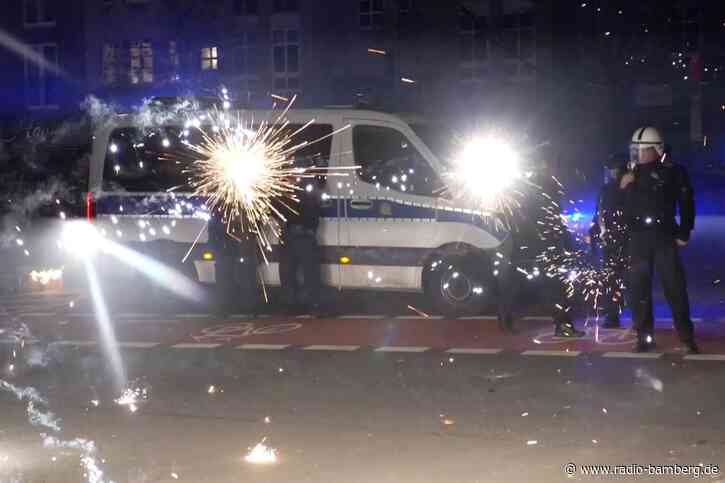 Prozess nach Böllerwürfen auf Polizisten an Silvester