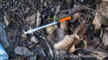 Parket eist 18 maanden cel tegen stelende drugsverslaafde die man bedreigt met mes: “Hij had Mentos gekregen in plaats van cocaïne”