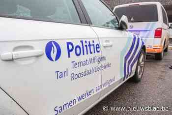 Vluchtende bestuurder gooit duizenden euro’s en drugs uit wagen