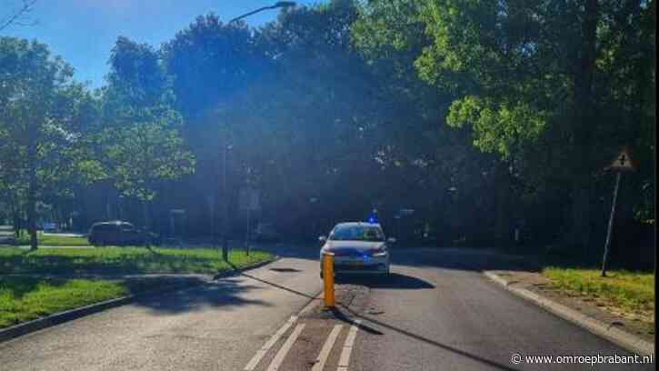 Dronken vrouw rijdt tegen verkeersbord en vrachtwagen, rijbewijs ingenomen