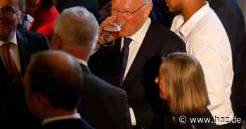 Ministerpräsident Stephan Weil nimmt Abschied: So war der Empfang vor dem Zapfenstreich