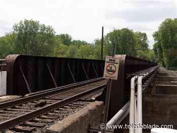 Trespassing, not crossing accidents, leading cause of railroad deaths, injuries