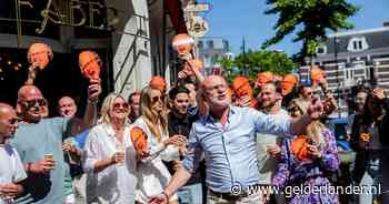 NEC-directeur en stadionspeaker Vitesse maken samen lied: ‘Dit overstijgt voetbal’