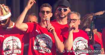 KIJK | ‘Guus & Guus’ stelen de show tijdens huldiging van PSV