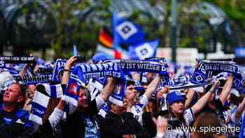 Hamburger SV: 40.000 Fans feiern Bundesliga-Aufstieg auf dem Rathausmarkt