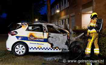 Auto van handhaving gaat in vlammen op