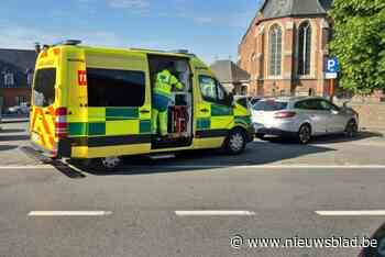 Fietser gewond naar ziekenhuis na aanrijding op kruispunt aan Strijpenplein