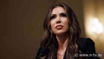 Noem spricht Drohung aus: Erste Migranten in USA nutzen "Selbstabschiebungs"-Programm