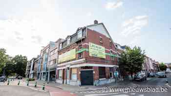 Nieuw leven in Schotens ‘postkaartcafé’ Terminus: “Maar waar is die mooie erfgoedluifel naartoe?”