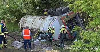 Segeberg: Milchlaster auf L80 bei Sievershütten umgekippt - komplizierte Bergung