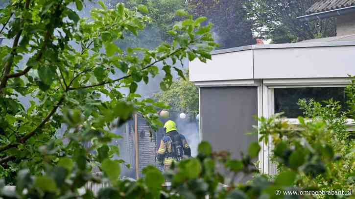Brand in chalet in achtertuin, veel rookontwikkeling