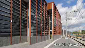 Een gevel uit treinramen voor een onderhoudsgebouw van NS