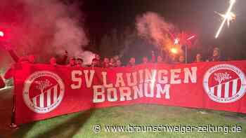 Helmstedter Kreisklasse-Meisterfeier mit Bannern und Pyros!