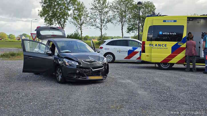 Flinke schade bij kop-staartaanrijding met paardentrailer in Warnsveld