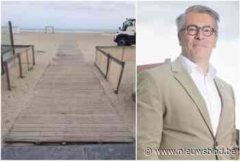 Nieuwe betondallen vervangen houten passerellen op strand én blijven heel jaar liggen: “Stuk toegankelijker voor minder mobielen”