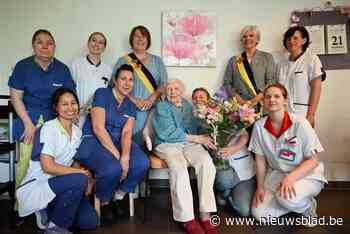 Kranige Marie blaast 103 kaarsjes uit