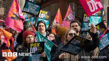 Public sector workers offered up to 4.5% pay rises