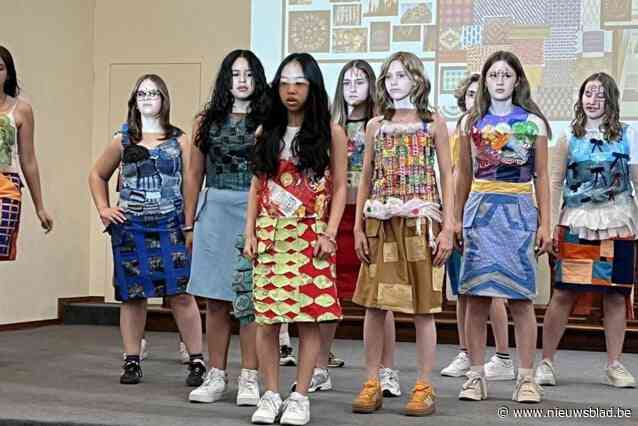 Mode-leerlingen defileren in gerestaureerde kapel