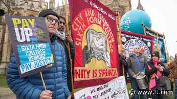 Public sector workers in England to receive pay rise of up to 4%