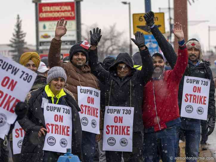 Thursday's letters: Sell Canada Post to union