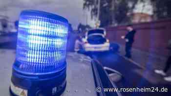 Irre Szenen bei Rohrdorf: BMW-Fahrer (26) rast vor Polizei davon und flüchtet dann zu Fuß