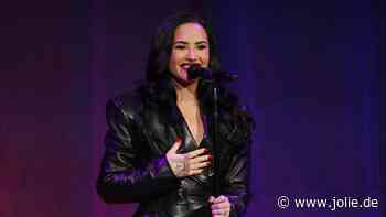 Demi Lovatos Hochzeitsmaniküre machen wir 2025 ALLE nach (Ob Braut oder nicht)