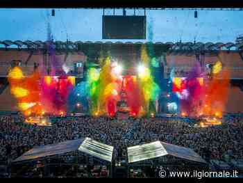 Pop, AI e commozione: San Siro vibra per la festa dei Pinguini Tattici Nucleari