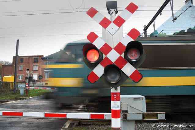 Zeven personen negeerden rood sein aan overweg