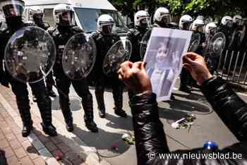 Politie verduidelijkt gebruik van “niet-dodelijke” wapen bij protestmars voor Fabian