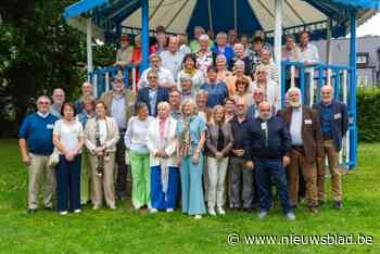 70-jarigen verzamelen en feesten in De Biekorf