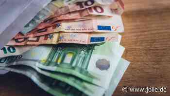 Wieder alles im Griff! 3 Sternzeichen bekommen im Juni himmlische Hilfe für ihre Finanzen