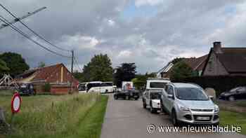 Ongeval met gekantelde vrachtwagen zorgt voor lokaal verkeersinfarct in Halle-Zoersel