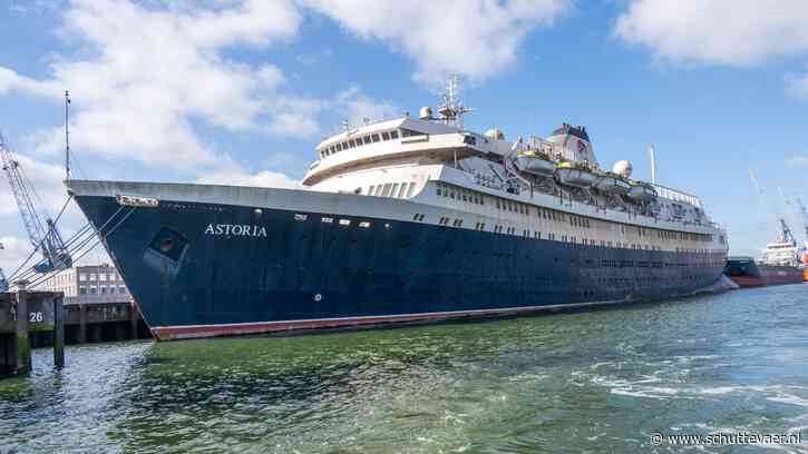 Historisch cruiseschip Astoria onder de hamer in Rotterdam na vijf jaar aan de ketting