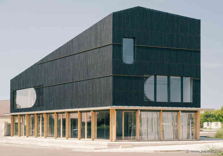 Verkohltes Prisma in Burgund - Makerspace von Guillaume Ramillien Architecture