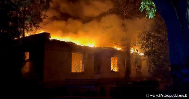 Incendi e vittime, i video dei terrificanti attacchi dei droni russi su Odessa: colpito un ospedale