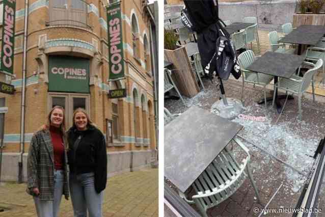 Terras van brunchbar al voor tweede keer in week tijd beschadigd door afdraaiende vrachtwagen: “Dit kan zo niet doorgaan”