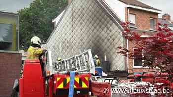 Garage beschadigd na zware brand in Schoten, persoon naar ziekenhuis