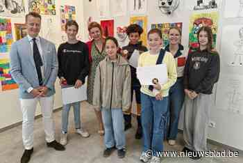 Leerlingen ontvangen diploma in gloednieuwe kunstacademie