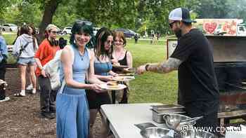 Flin Flon wildfire evacuees gather at Assiniboine park for barbecue
