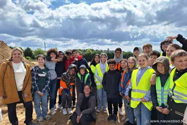 Leerlingen bezoeken archeologische site