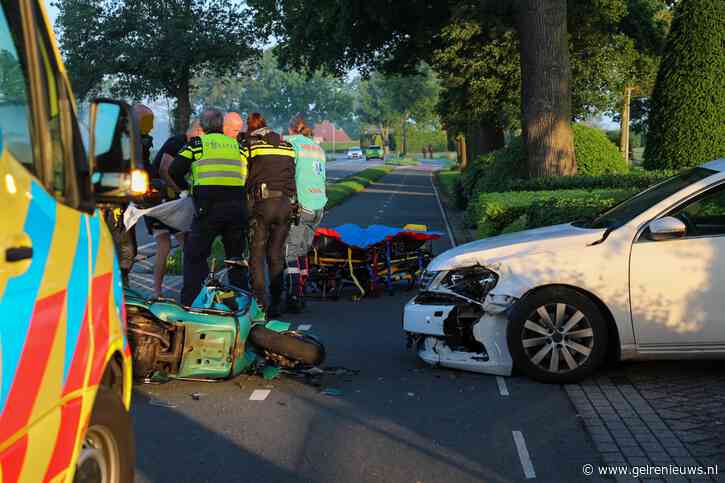 Scooterrijder geschept door auto die uitrit verlaat