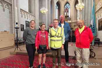 18 bedevaarders trotseren regen en wind naar Halle