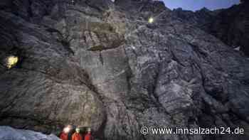 Hilferufe und mit nur einem Bein in Felswand: Dramatische Rettung an Zugspitze
