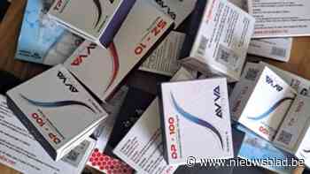 Cannabisgeur leidt politie naar verborgen ruimte vol humane doping in aanhangwagen