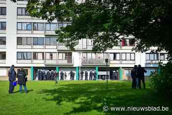 Ongeziene politieactie tegen drugsbendes in beruchte Peterboswijk in Anderlecht, honderden agenten ingezet