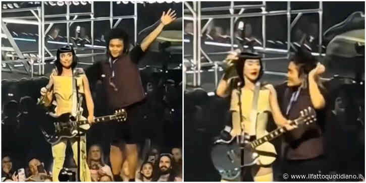 “Sognavo di incontrarti”: fan assale Katy Perry durante il concerto e viene arrestato. L’artista impaurita: “Mai più uno show come questo” – IL VIDEO